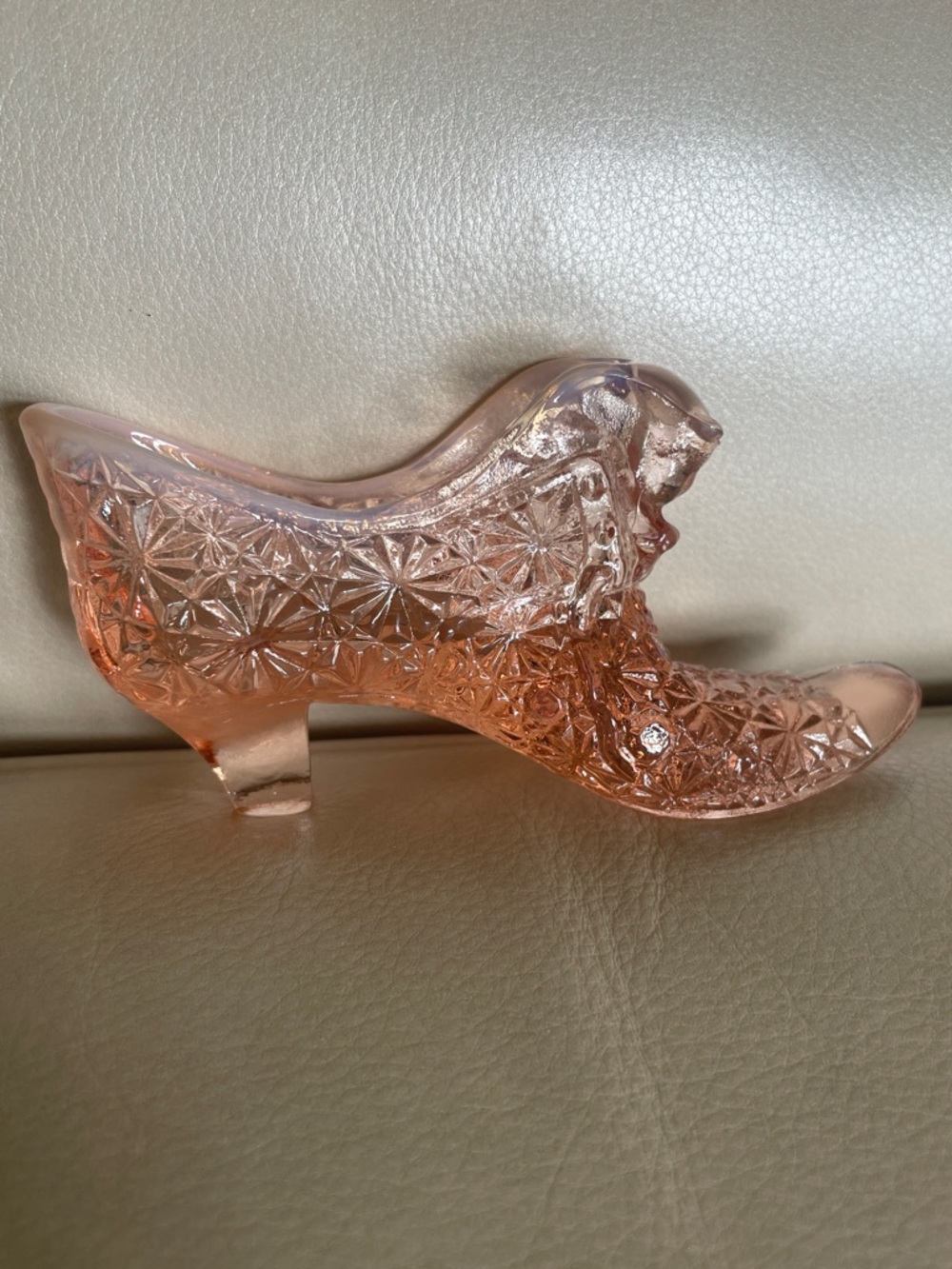 Fenton Peach Opalescent Daisy and Button Cat Head Slipper". - Picture 4 of 11